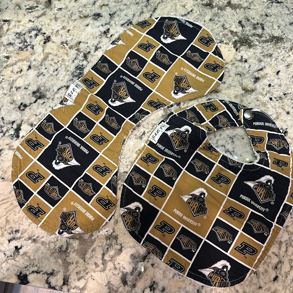 Lil Izzy Purdue burp rag and bib